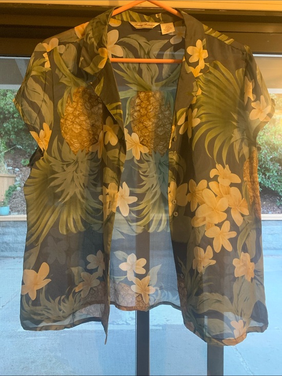 Tommy Bahama Tops - Tommy Bahama 100% Silk Tropical Pineapple & Plumeria Print Short Sleeve
